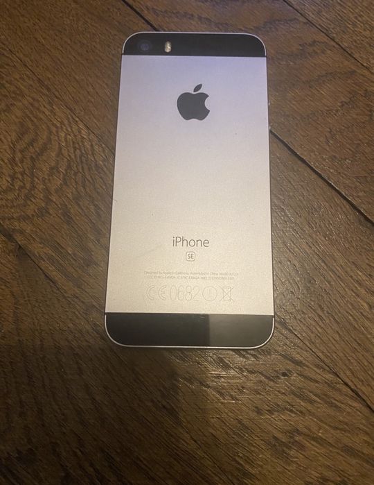 iPhone SE 64 GB 76% battery 2016