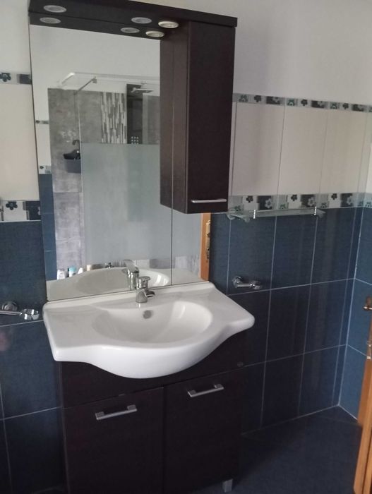 Vand mobila baie cu chiuveta si oglinda inclusa,made in Italia