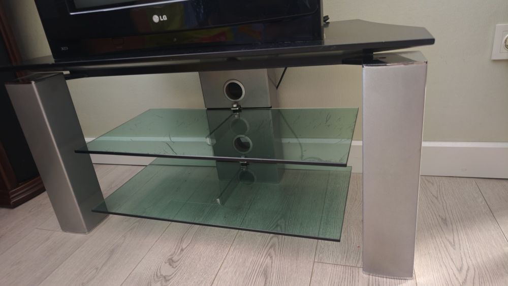 Телевизор с подставкой