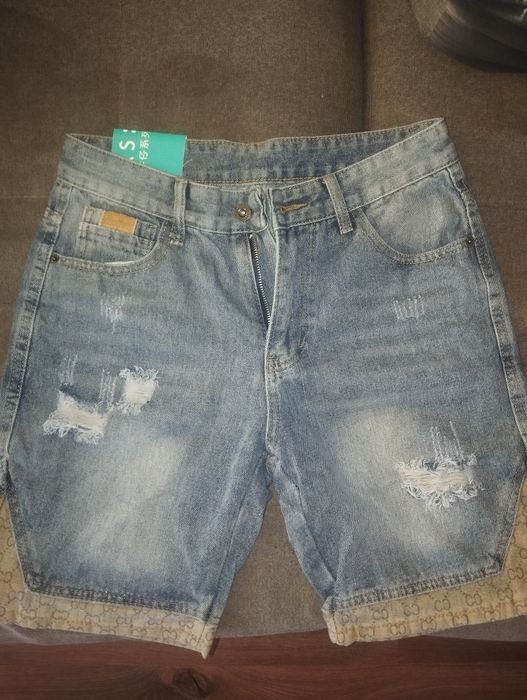 Продам джинсовые шорты.