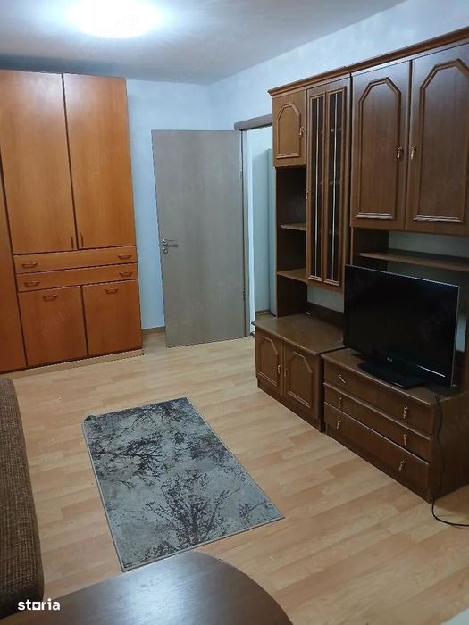 Garsoniera zona girocului Etaj 1 Pret 200 euro