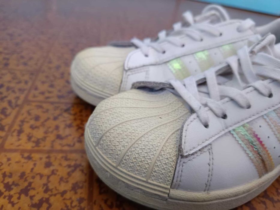 Adidas Superstar и Adidas Bubble Сomfy: оригинални маратонки!