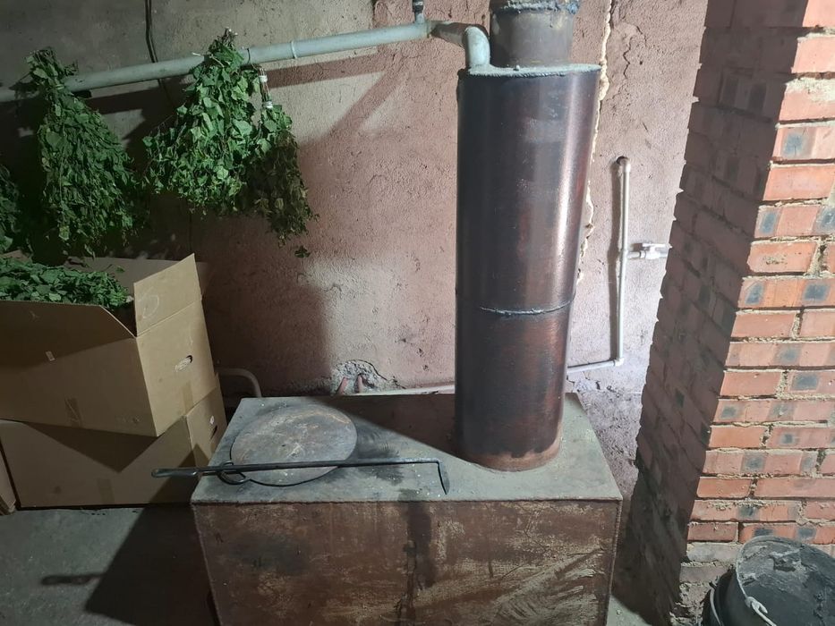 Продам печь котлы большой и малый самовар.