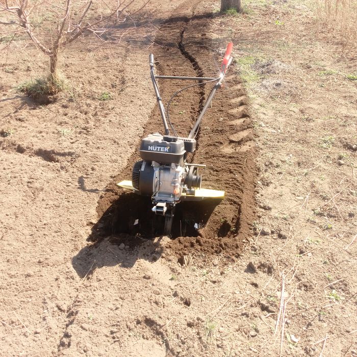 Вспашка огорода.