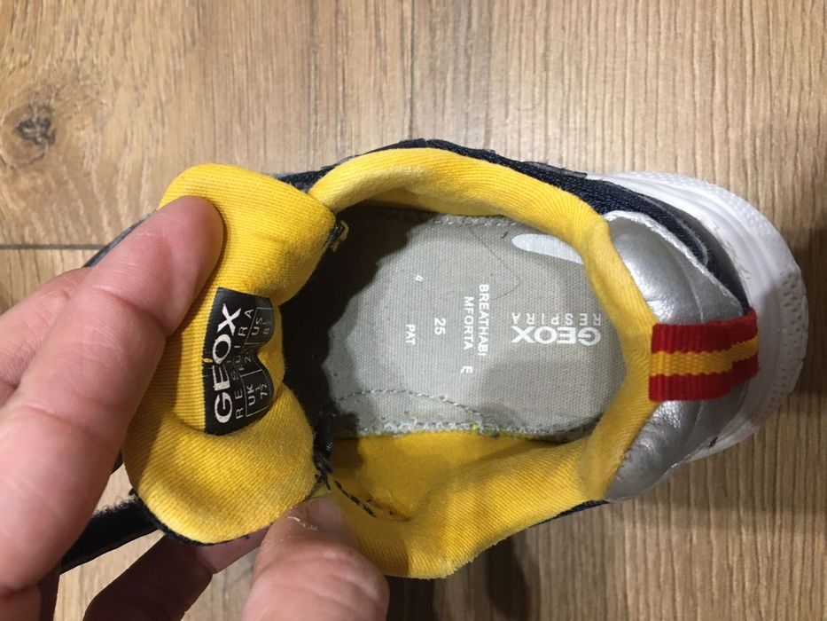 Детские кроссовки 25 размер