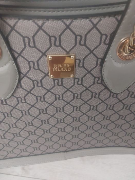 Нова,оригинална чанта на River island,удобна,практична,стилна