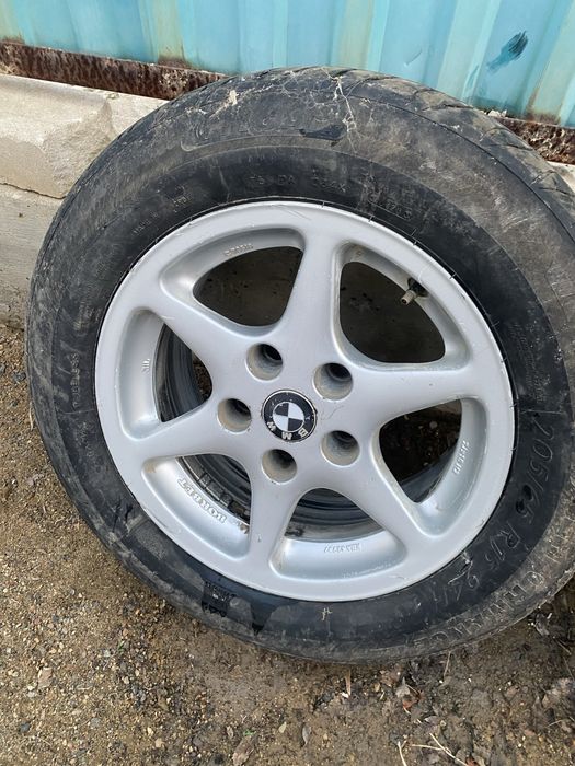 BMW титанка,  покрашка незнаю годен не годен посматрите 40.000