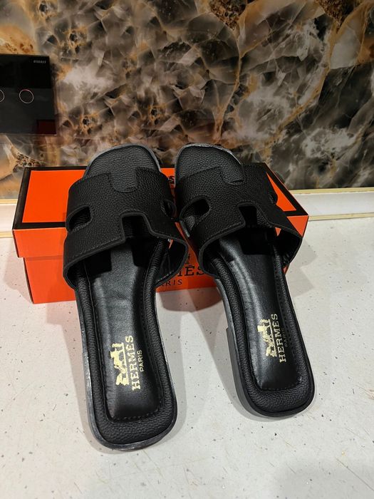 Papuci Hermes  Bucuresti