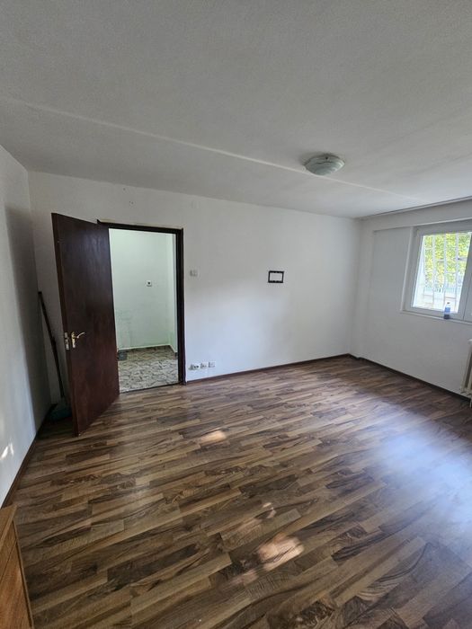 Închiriez apartament