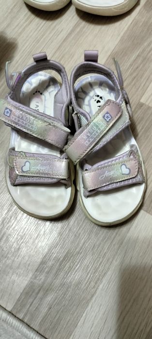 Продам детскую обувь