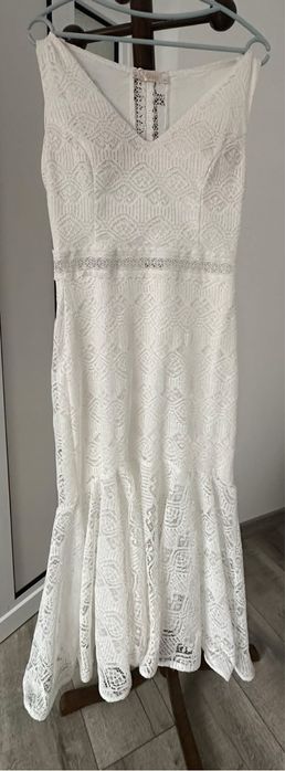 Бяла Дантелена Рокля