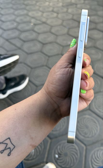 Samsung A56 / Nou