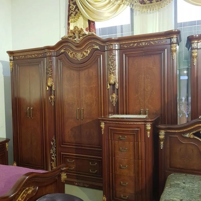 Продается китайская спальная гарнитура