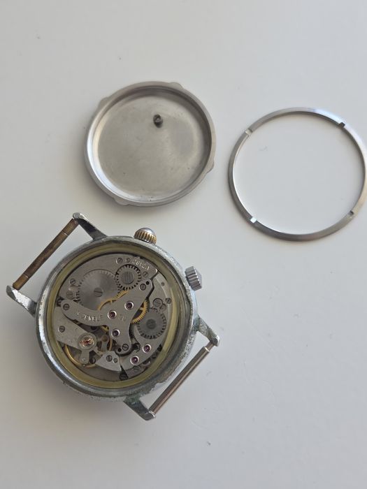 Ceas mecanic cu sonerie Poljot. Totul funcționează foarte bine