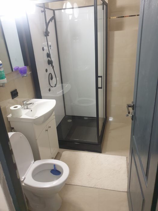 Închiriez apartament cu 2 camere decomandate în zonă ultracentrală.