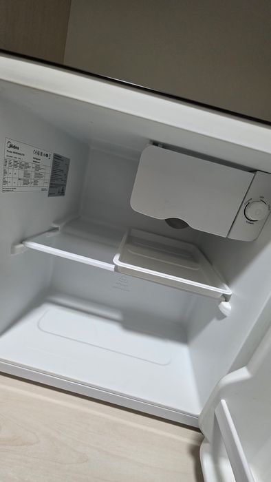 Мини-холодильник Midea