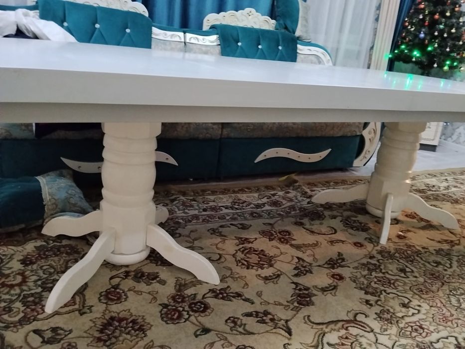 Стол для гостиной