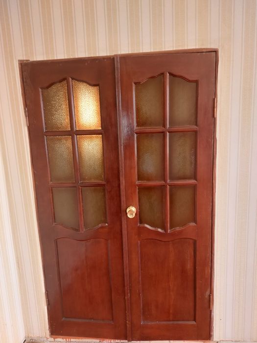 Бу темир жане агаш есиктер бар