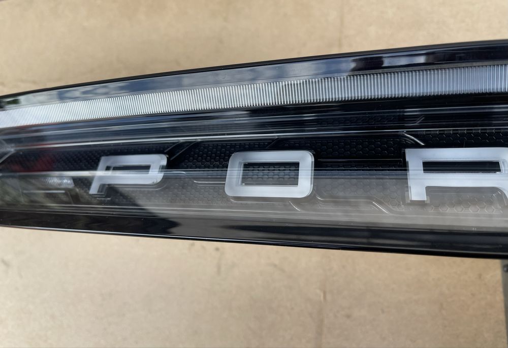 Оригинален Заден Рефлектор Porsche Taycan 9j1