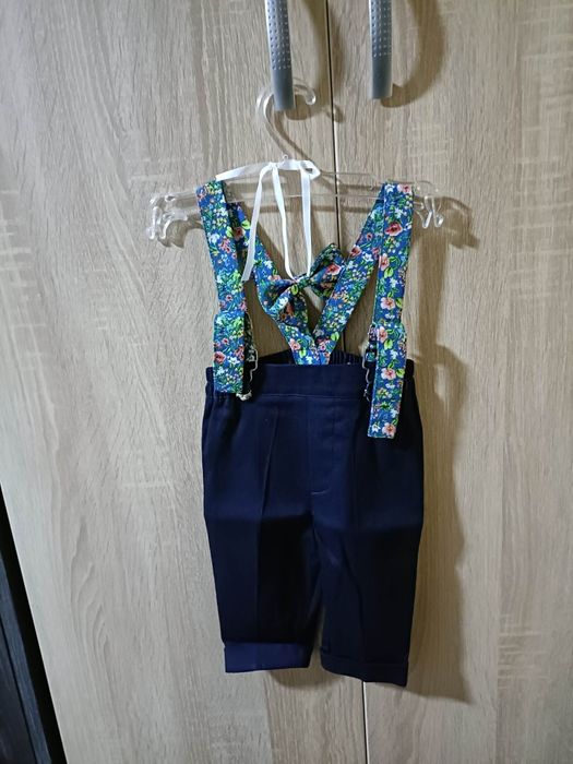 Vând două costume bebeluși