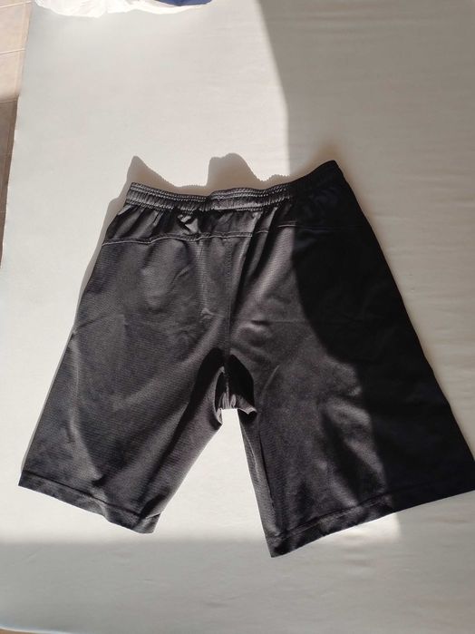 Оригинални шорти UnderArmour - L размер