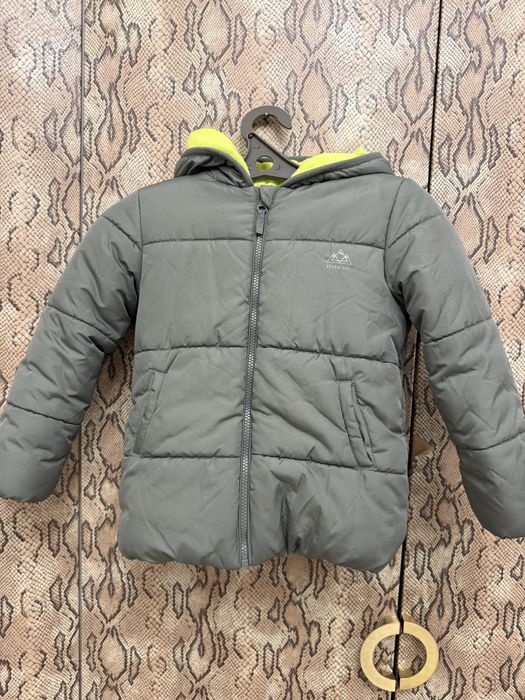 Куртка теплая на 6-7 лет