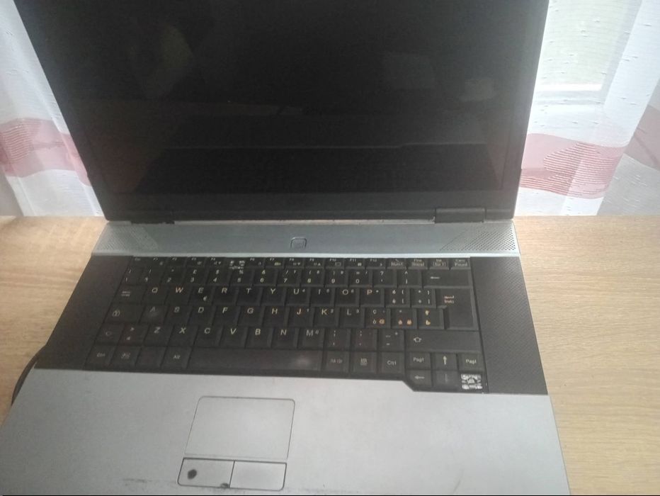 Se vinde leptop Fujitsu exprimo mobile v6555 în stare bună