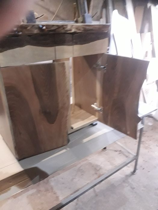 Шкаф за баня изцяло от орех