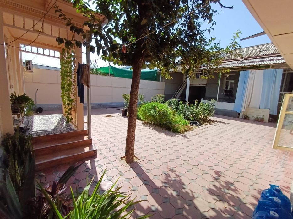 ЛОКАЦИЯси ЗУР, бизнес учун зур жой - шундоқ катта куча юзида "штаб"да