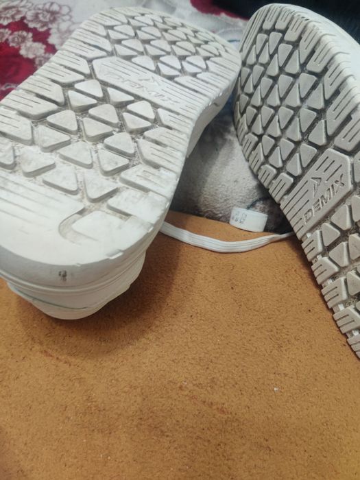 Продаю кроссовки.