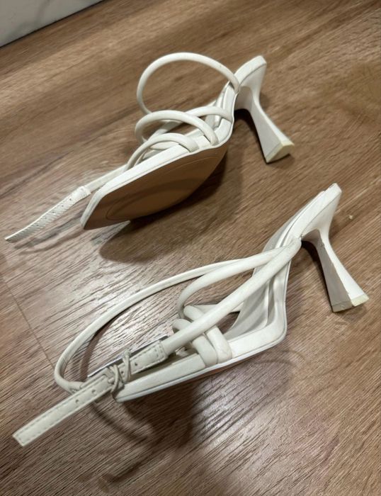 Босоножки stradivarius