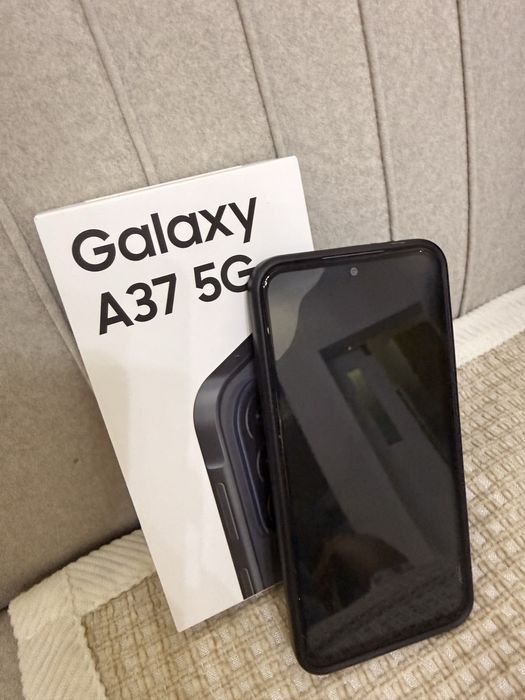 Samsung A37      .