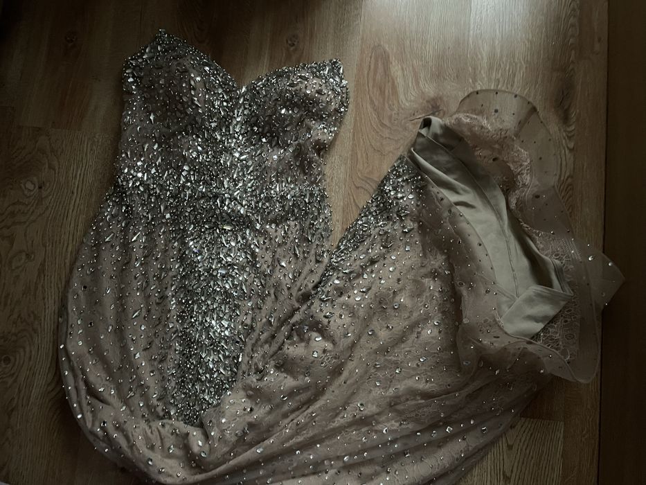 Рокля с камъни Loretti
