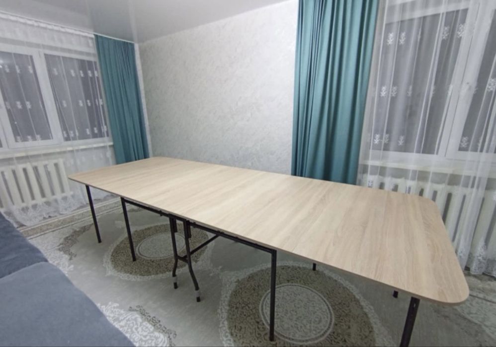 стол книжка / 3метра , ширина 1метр/ в отличном состоянии