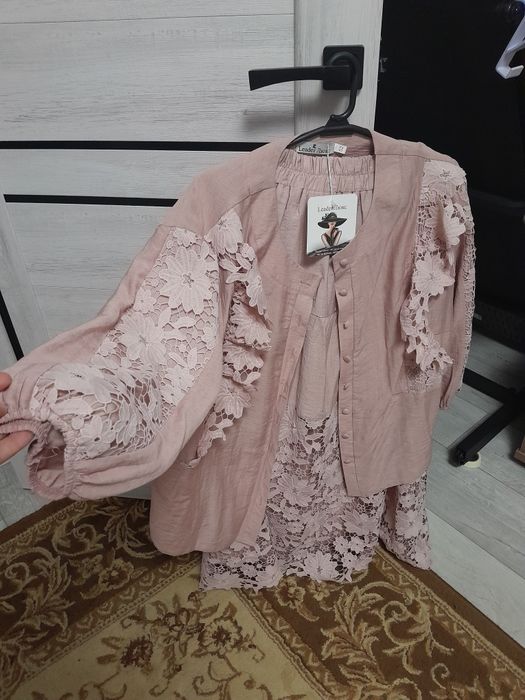 Продам шикарный костюм двойка