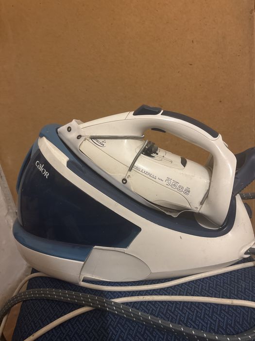 Парна ютия Calor FV6812C0