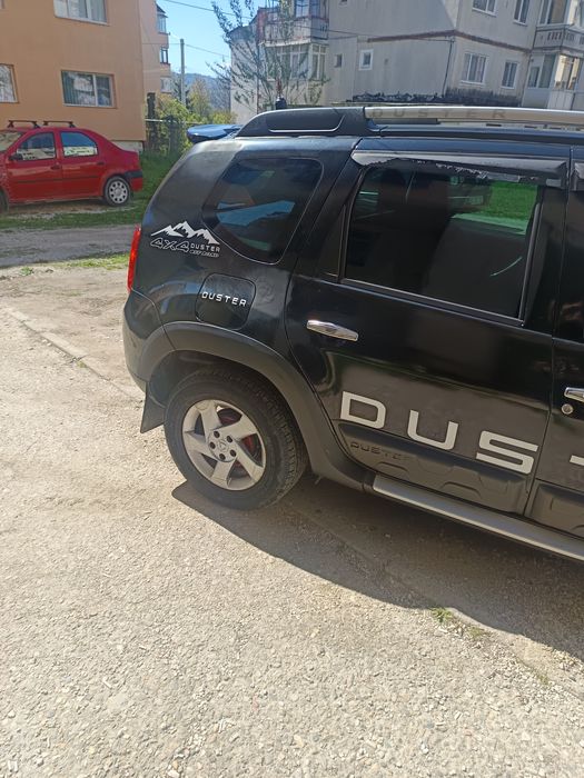Vând Dacia Duster