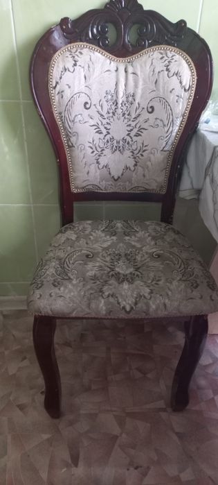 Продаю стол со стульями