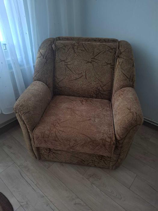 Fotoliu rabatabil ,cu ladă de lenjerie de pat.