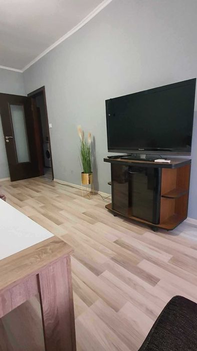 Дава се под наем Двустаен апартамент в Търговище, Запад 2 - 65 кв.м за 255 € - Снимка #1