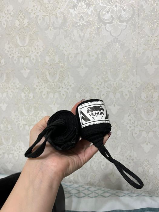 Боксерский шлем и бинты(черный)