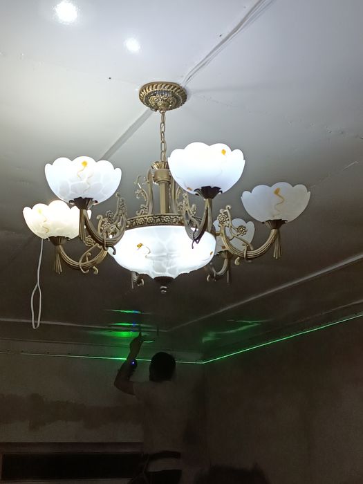 Люстра сатылады.