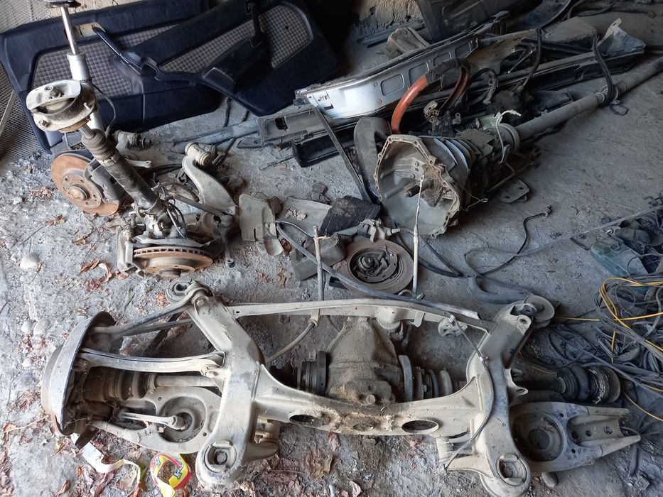 Мерс 190 разбор запчасть