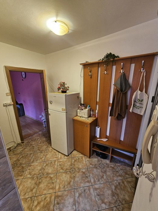 Dau în chirie apartament 2 camere.