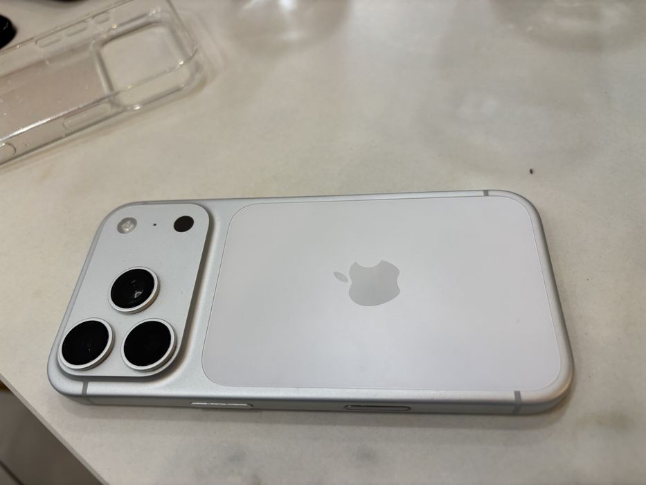 iPhone 17 PRO сив