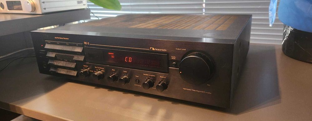 AM/FM Stereo Receiver - Nakamichi RE-2