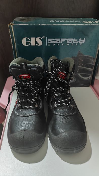 Продается новая спец.обувь