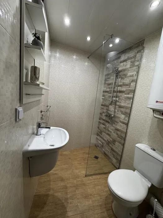 Дава се под наем Двустаен апартамент в Варна, Конфуто - 60 кв.м за 558.45 € - Снимка #6
