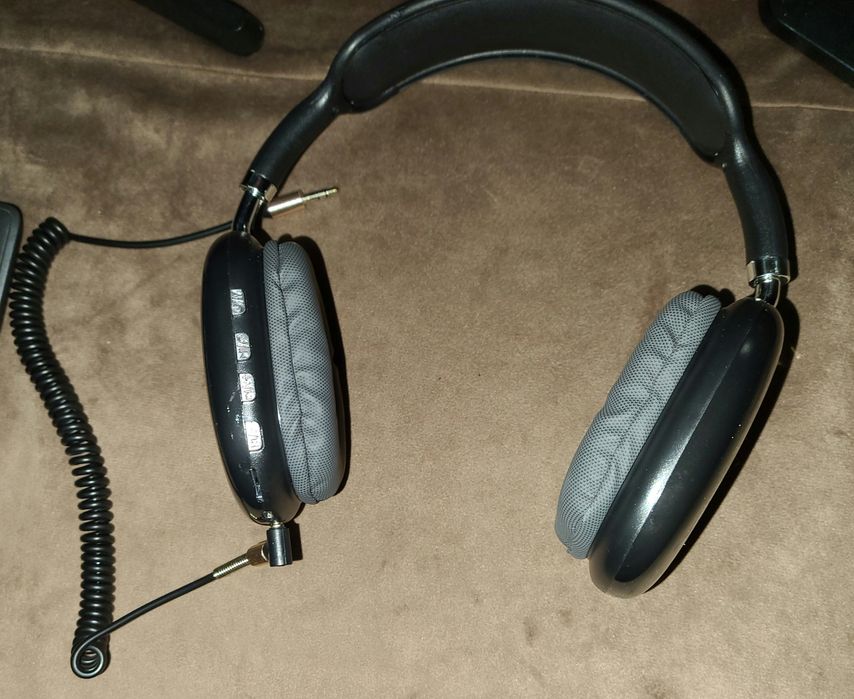 P9 quloqchinlari (наушник) sotiladi.