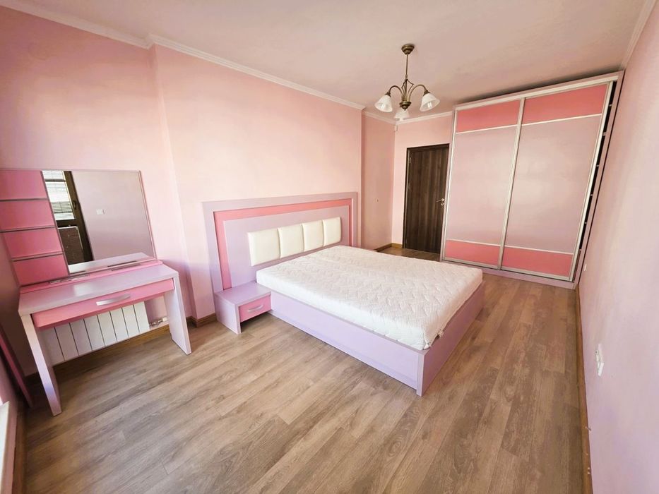 3-стаен в София-Гоце Делчев площ 130 цена 900